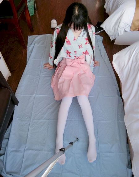 厨房掀开馊了裙子挺进_1080手机在线观看